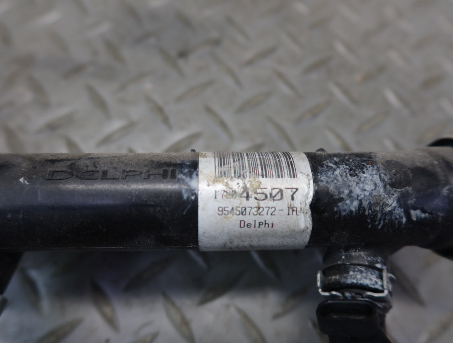 03-04 Chevrolet SSR V8 5.3L Left Fuel Rail Pipe w Injectors Assy 51K Miles OEM