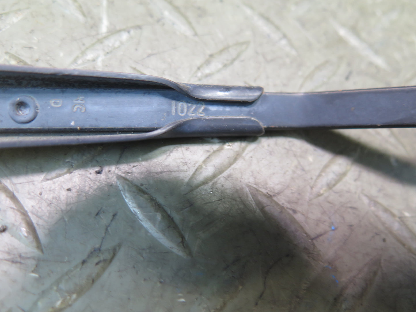 2003-2009 Hummer H2 Front Windshield Left & Right Wiper Arm Set of 2