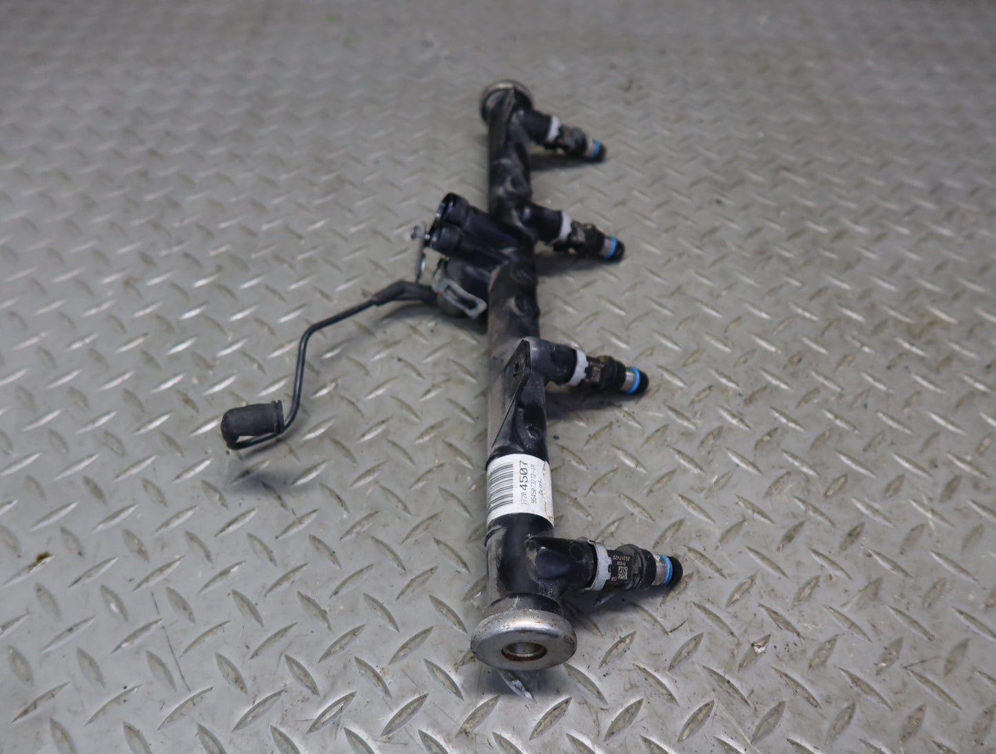03-04 Chevrolet SSR V8 5.3L Left Fuel Rail Pipe w Injectors Assy 51K Miles OEM