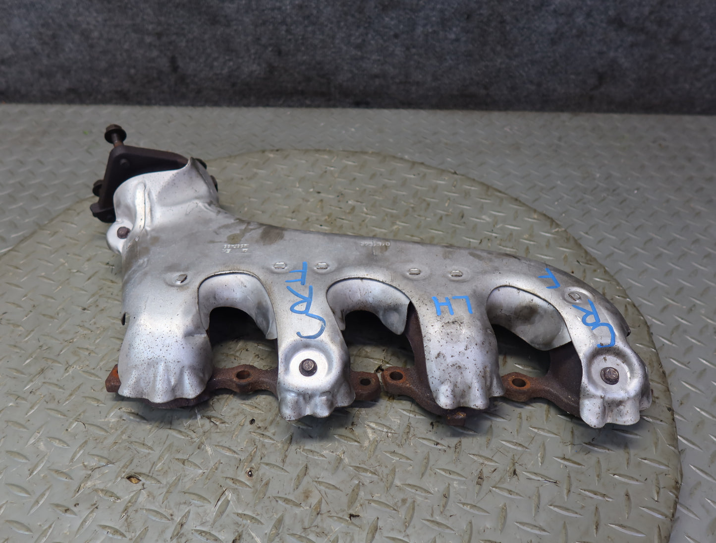 03-04 Chevrolet SSR V8 5.3L LM4 Left & Right Exhaust Manifold Header Set 51K OEM