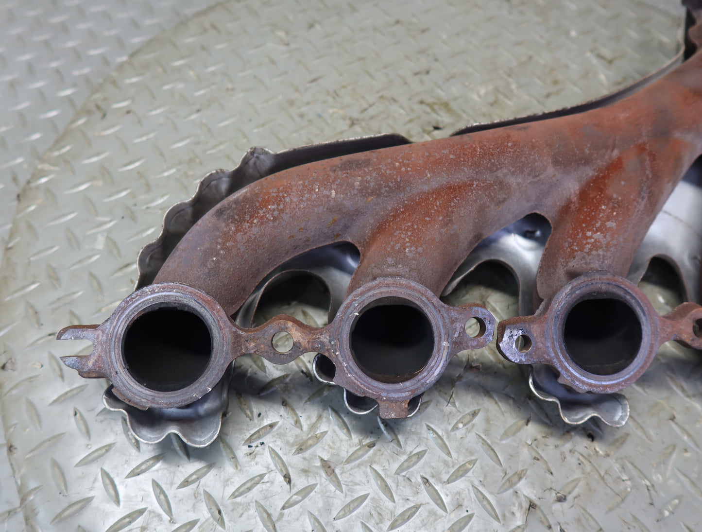 03-04 Chevrolet SSR V8 5.3L LM4 Left & Right Exhaust Manifold Header Set 51K OEM