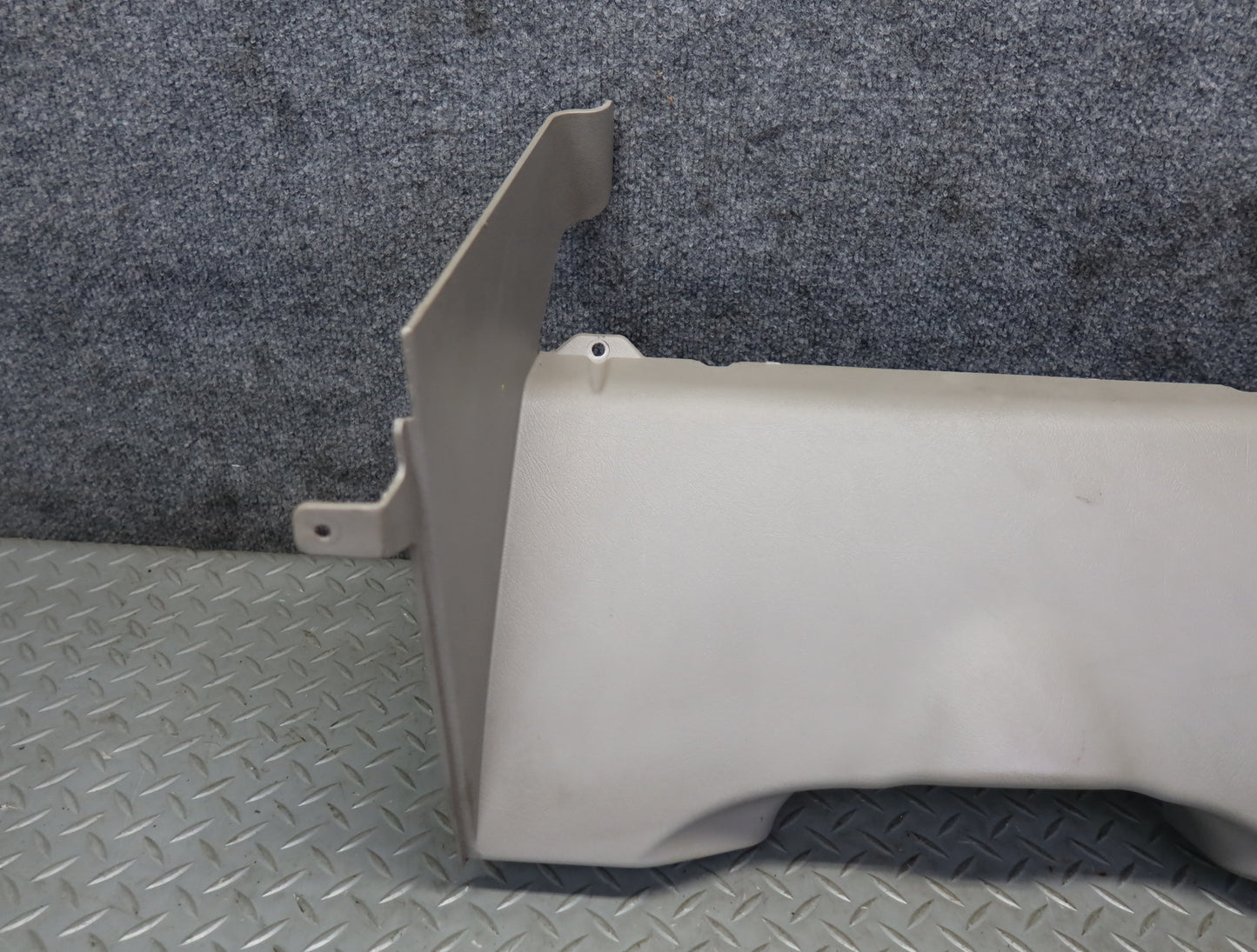 2003-2007 Hummer H2 Dash Front Left Lower Knee Trim Cover Panel 15058424