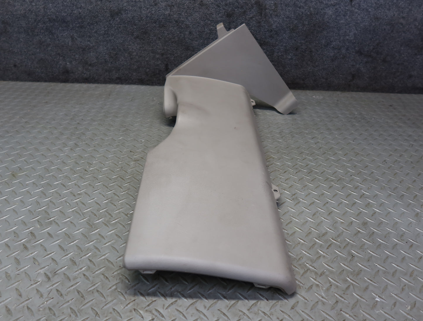 2003-2007 Hummer H2 Dash Front Left Lower Knee Trim Cover Panel 15058424