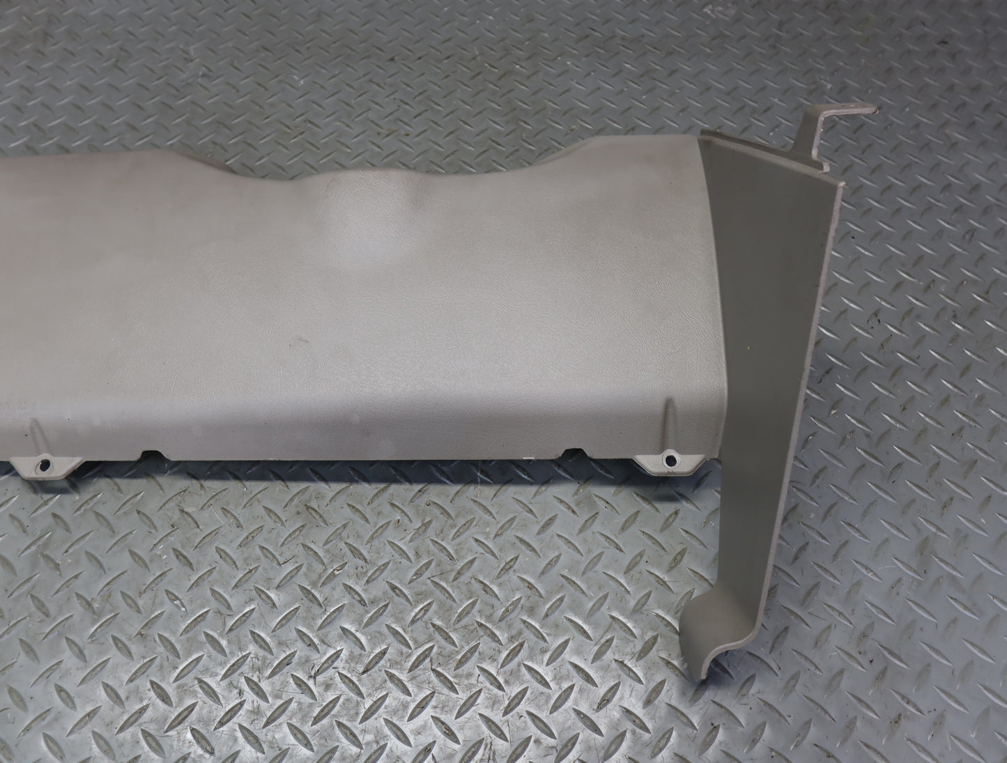 2003-2007 Hummer H2 Dash Front Left Lower Knee Trim Cover Panel 15058424