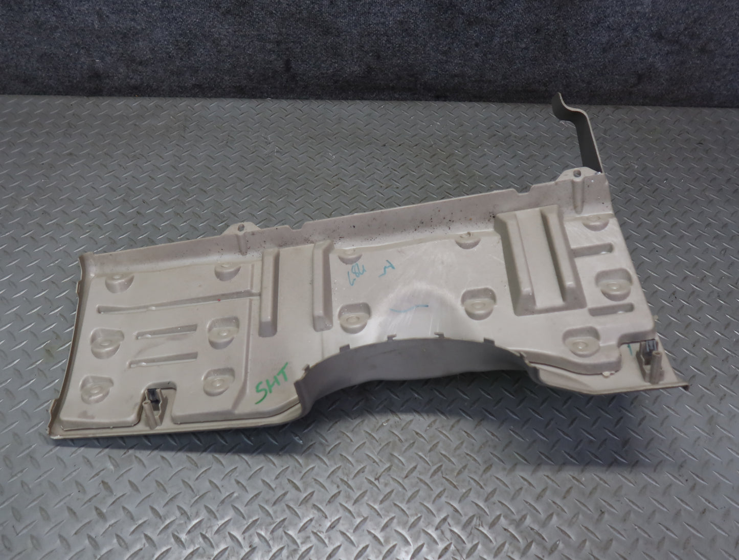 2003-2007 Hummer H2 Dash Front Left Lower Knee Trim Cover Panel 15058424