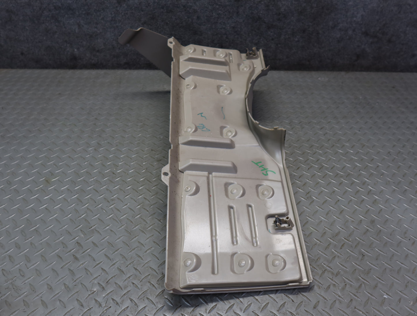 2003-2007 Hummer H2 Dash Front Left Lower Knee Trim Cover Panel 15058424
