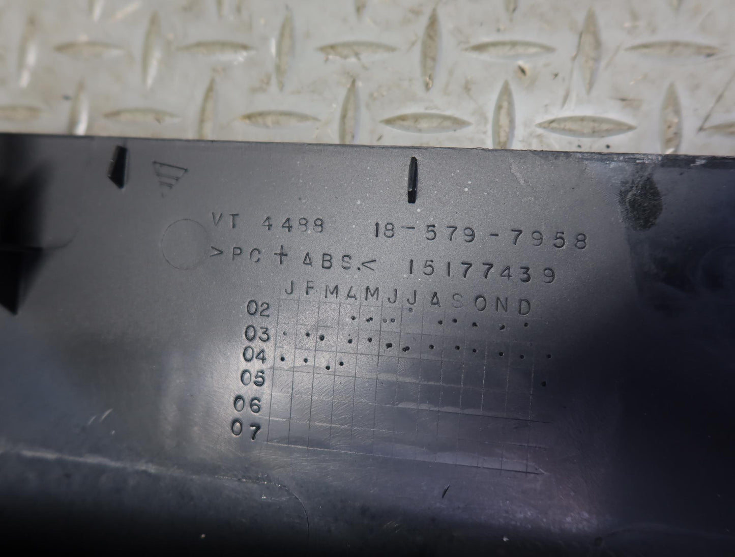 03-07 Hummer H2 Dash Instrument Cluster Speedometer Bezel Trim Panel 15177439