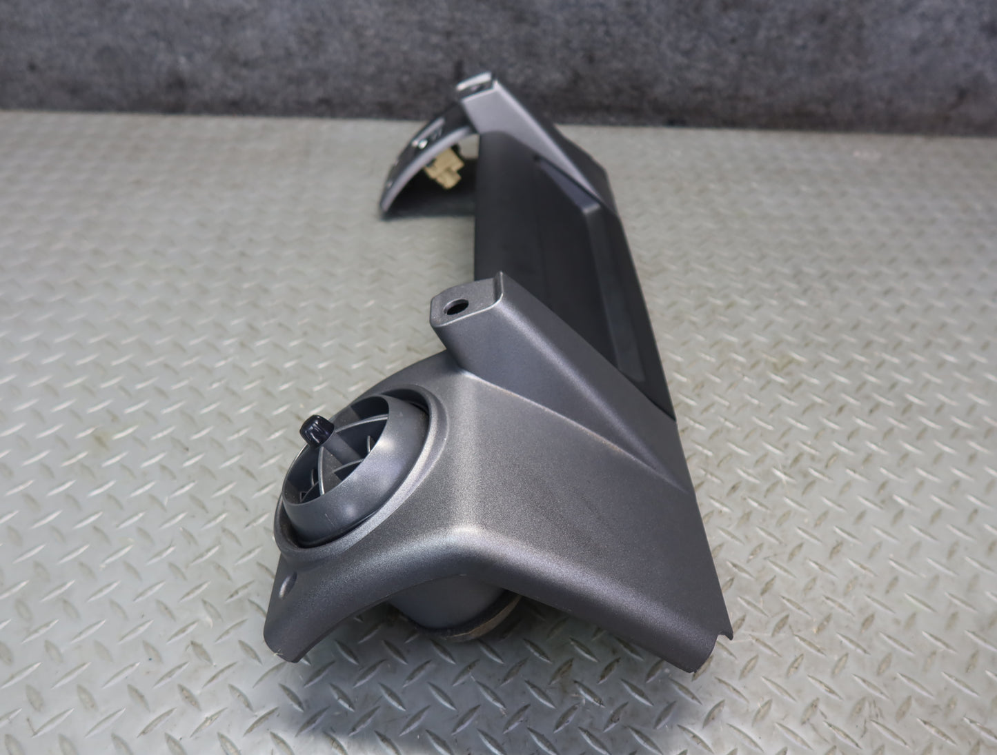 2003-2007 Hummer H2 Dash Front Right Trim Cover Panel w Air Vent 15177442