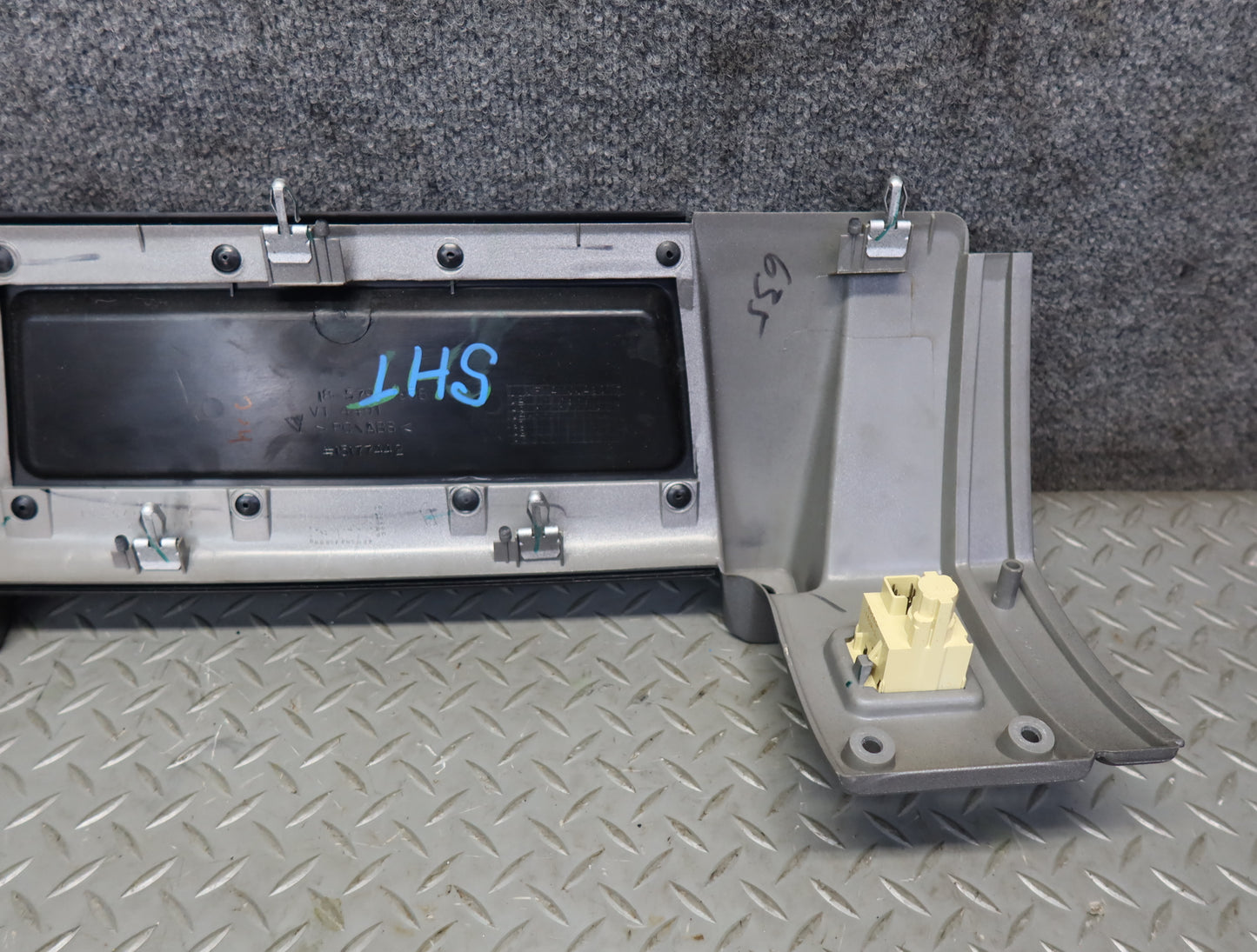 2003-2007 Hummer H2 Dash Front Right Trim Cover Panel w Air Vent 15177442
