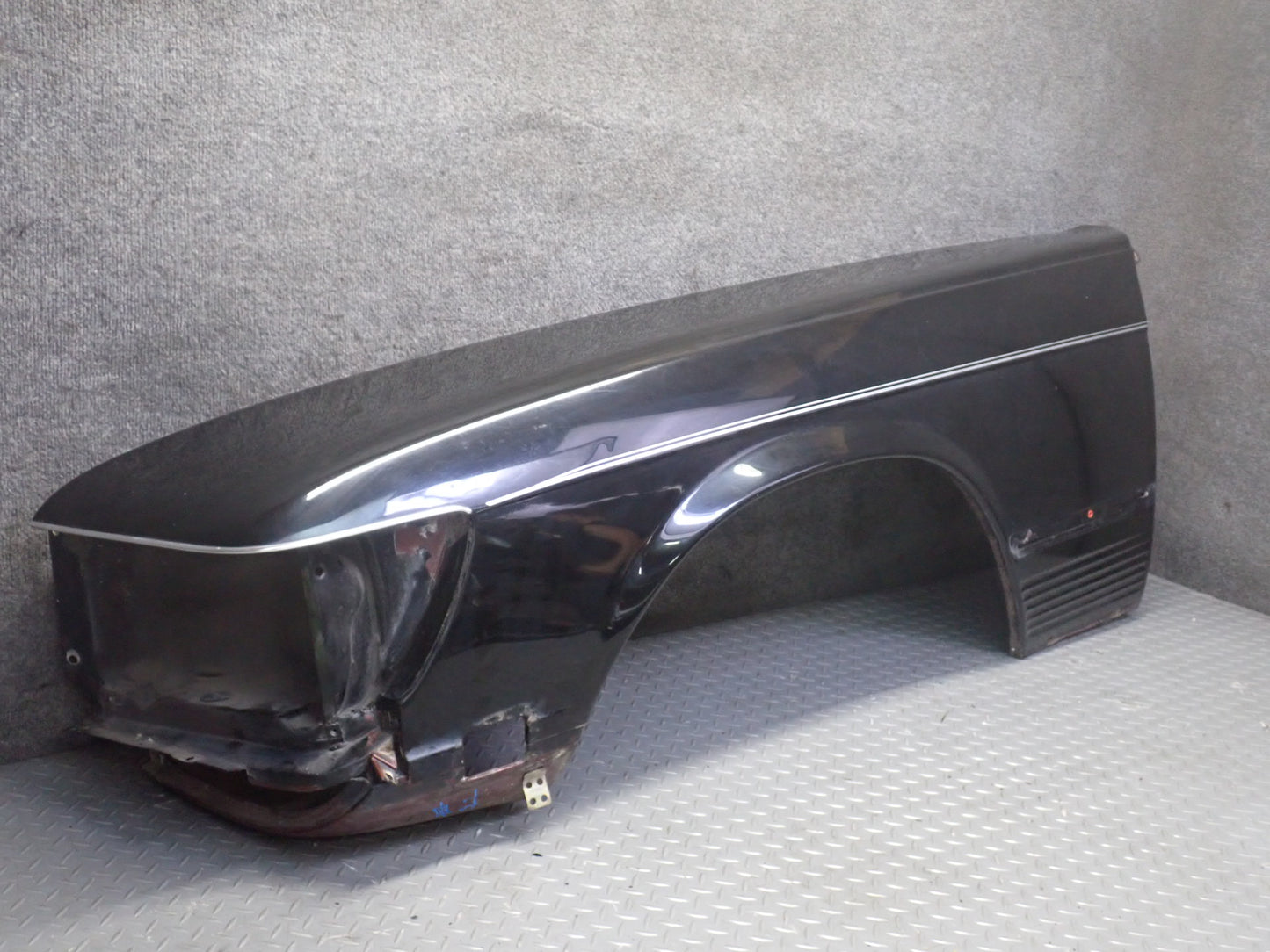 73-89 Mercedes R107 560SL Front Left Fender Shell Cover Panel Black OEM
