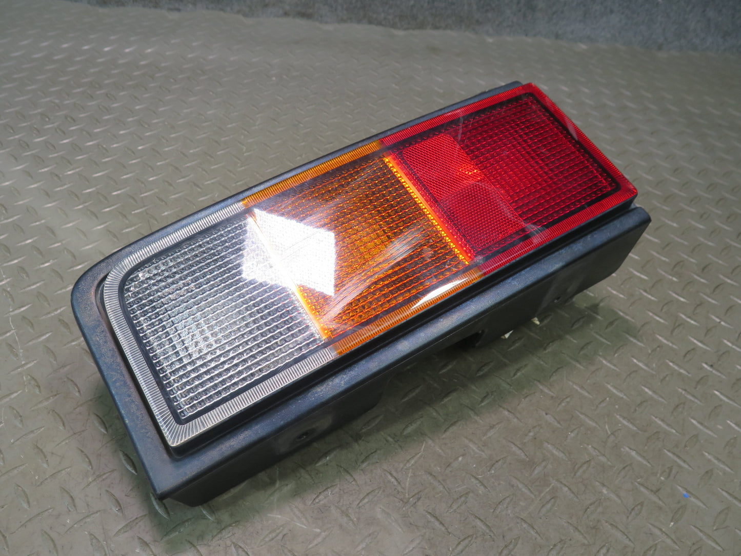 2003-2004 Hummer H2 Rear Left Tail Light Lamp