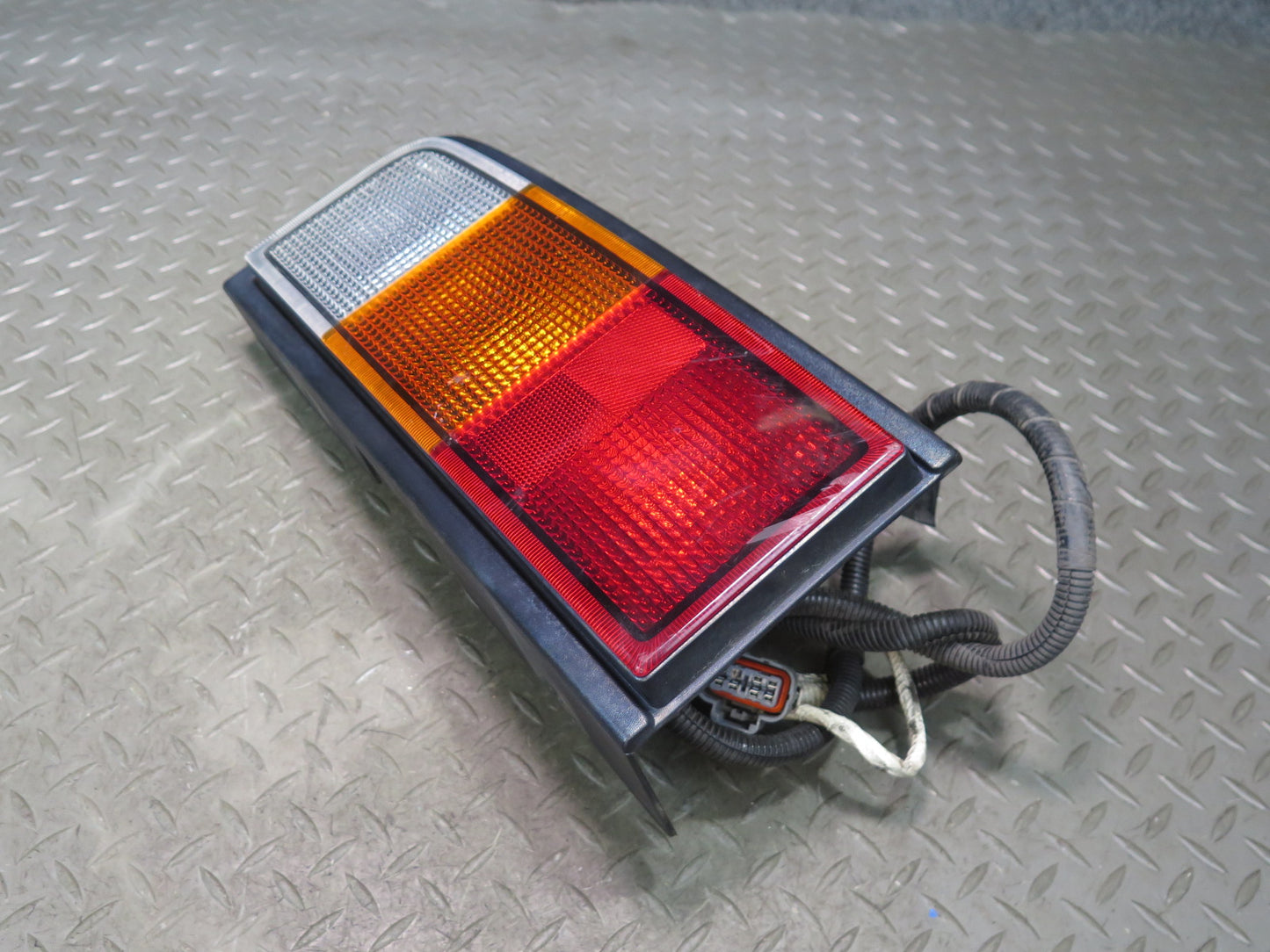 2003-2004 Hummer H2 Rear Left Tail Light Lamp
