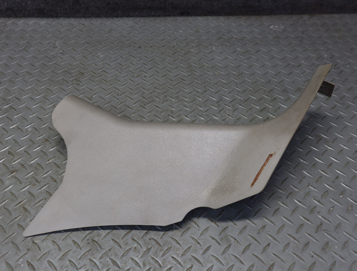 2003-2004 Hummer H2 Front Right Lower Kick Trim Cover Panel 10358832