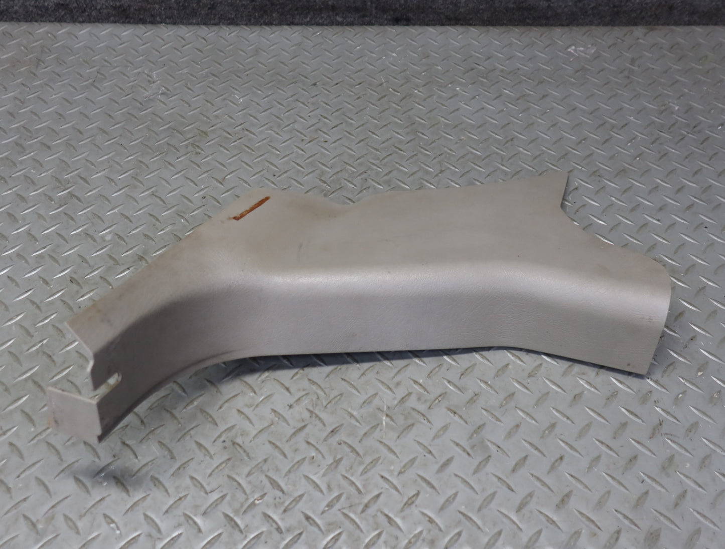 2003-2004 Hummer H2 Front Right Lower Kick Trim Cover Panel 10358832