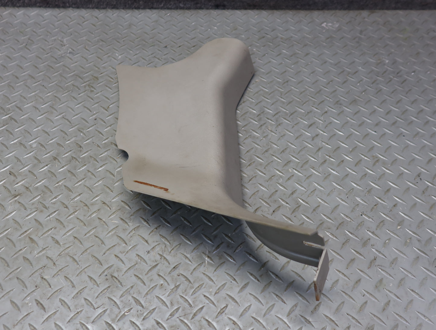 2003-2004 Hummer H2 Front Right Lower Kick Trim Cover Panel 10358832