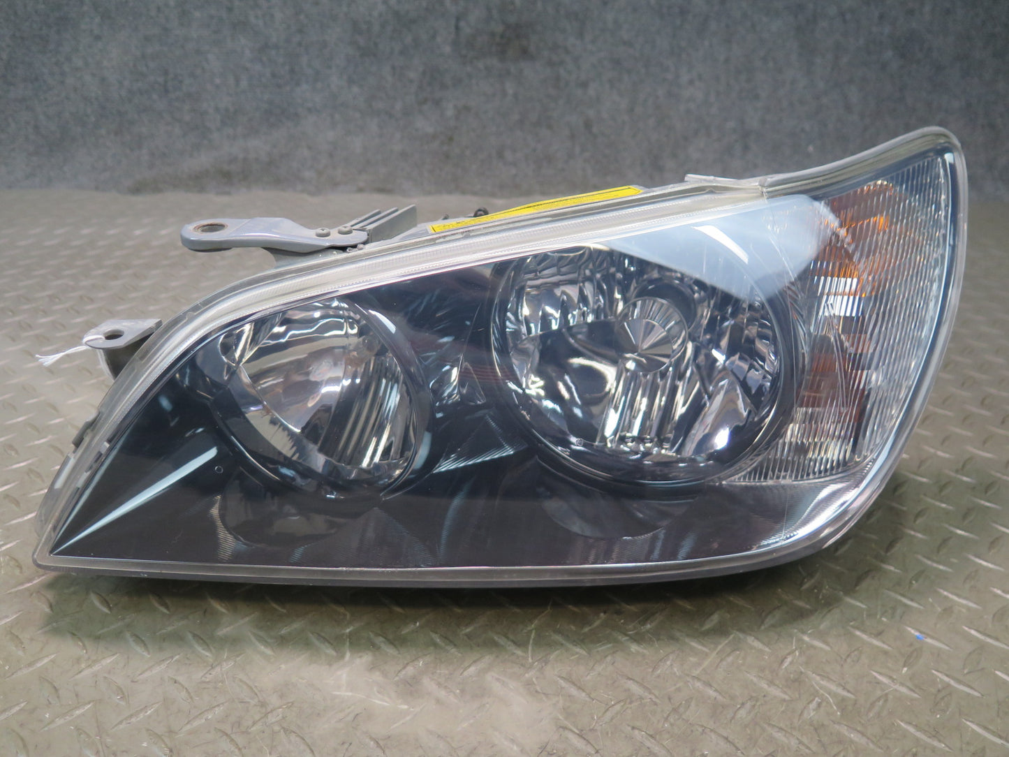 01-05 Lexus JCE10L IS300 Front Left Halogen Headlight Lamp