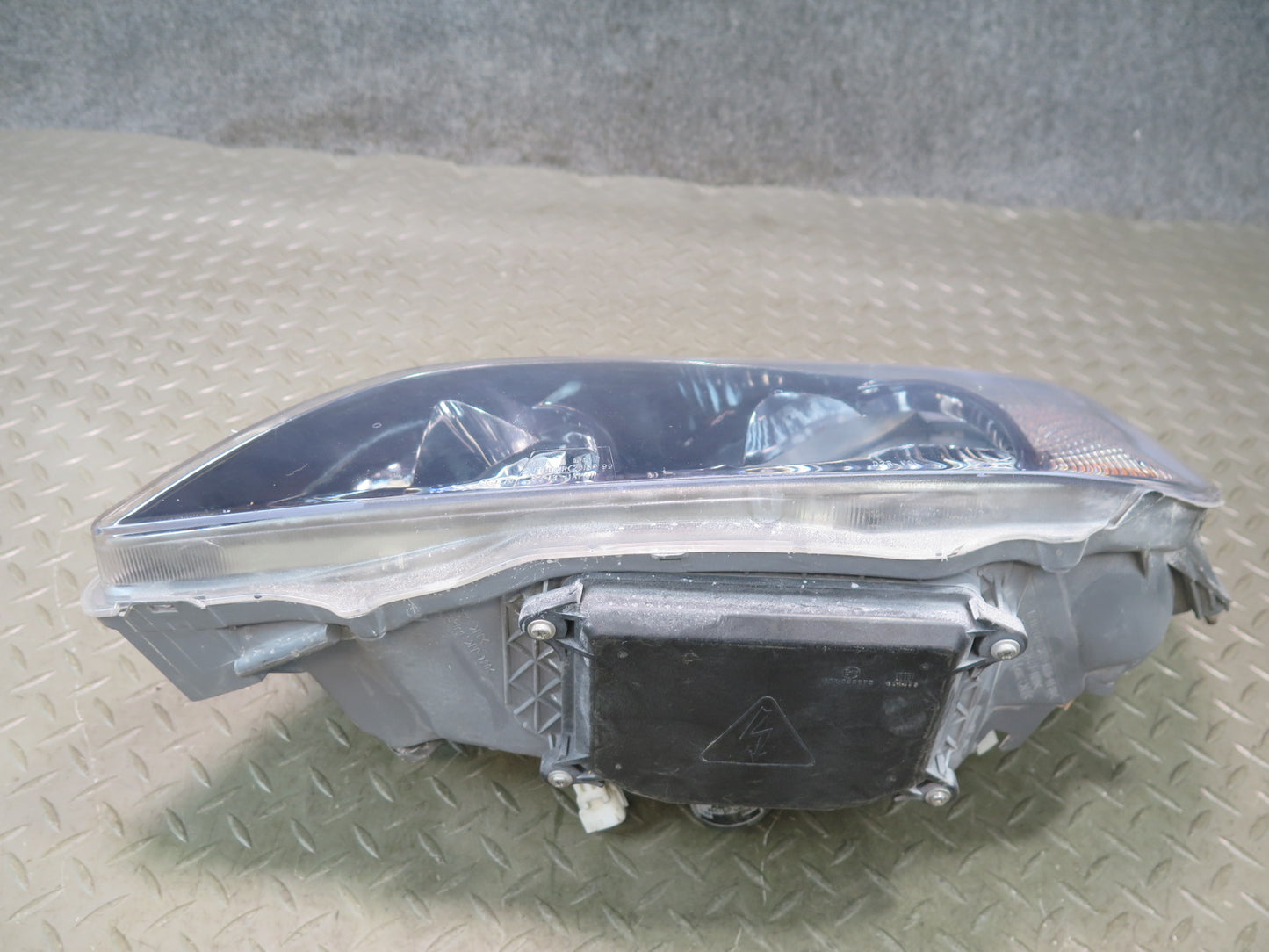 01-05 Lexus JCE10L IS300 Front Left Halogen Headlight Lamp
