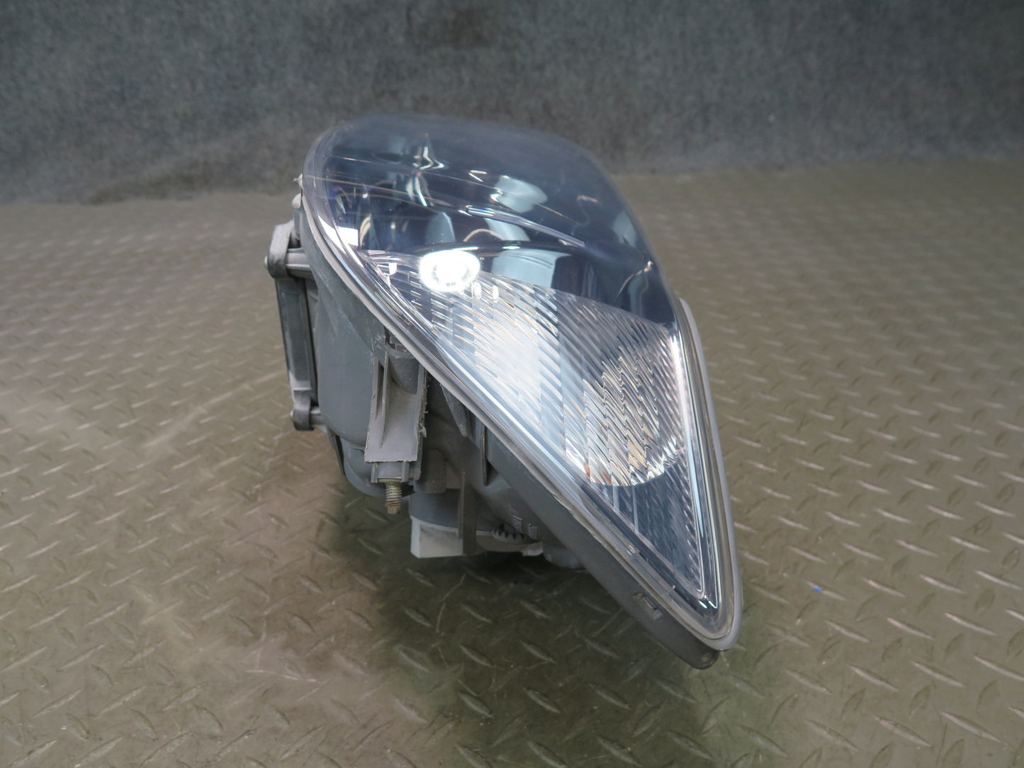 01-05 Lexus JCE10L IS300 Front Left Halogen Headlight Lamp