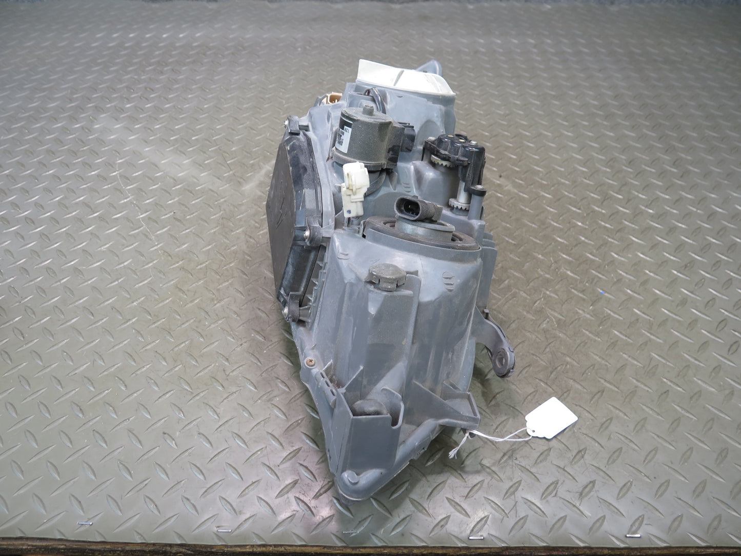 01-05 Lexus JCE10L IS300 Front Left Halogen Headlight Lamp