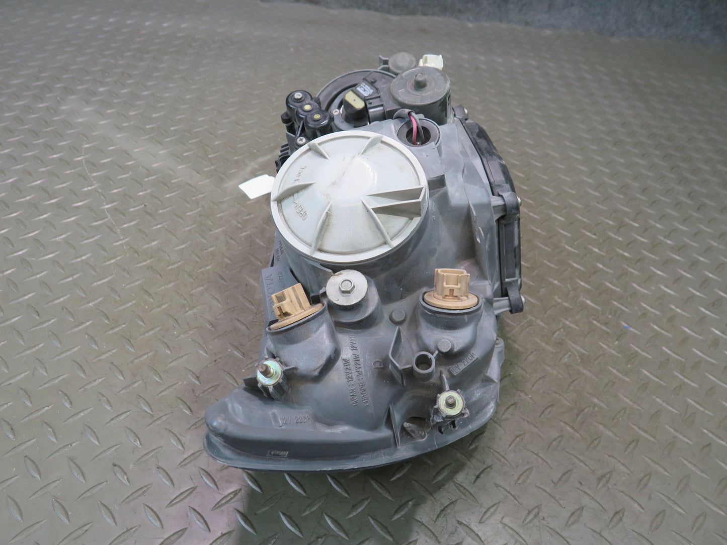 01-05 Lexus JCE10L IS300 Front Left Halogen Headlight Lamp