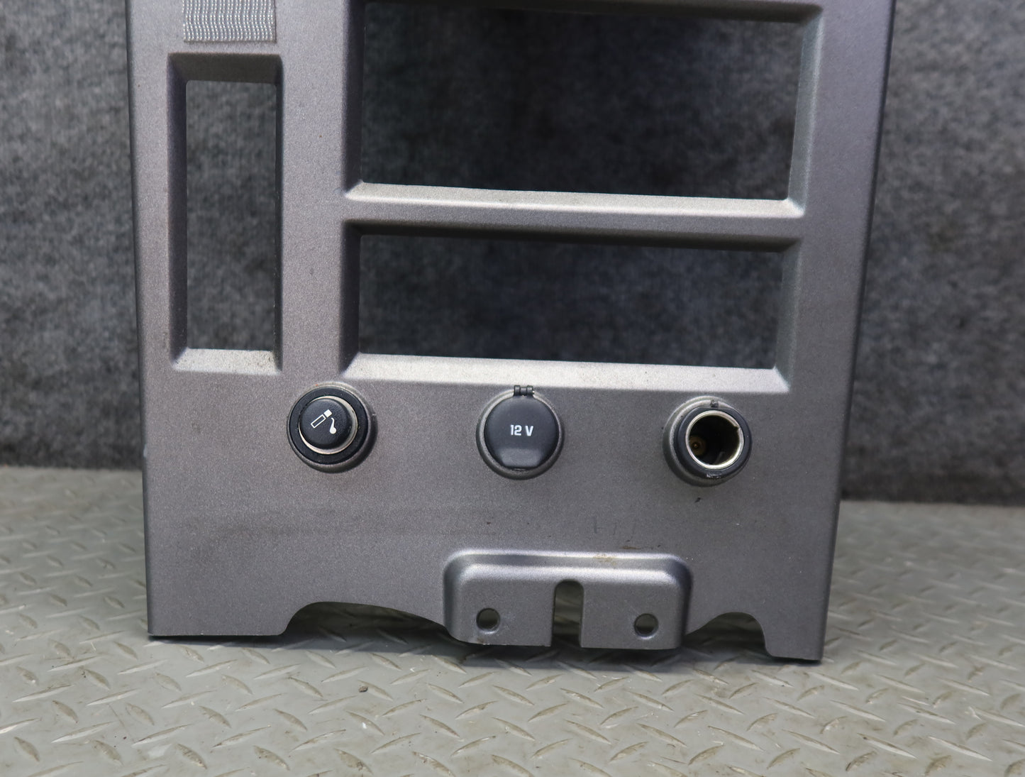 2003-2007 Hummer H2 Dash Front Center Radio Trim Bezel Cover Panel w Air Vents