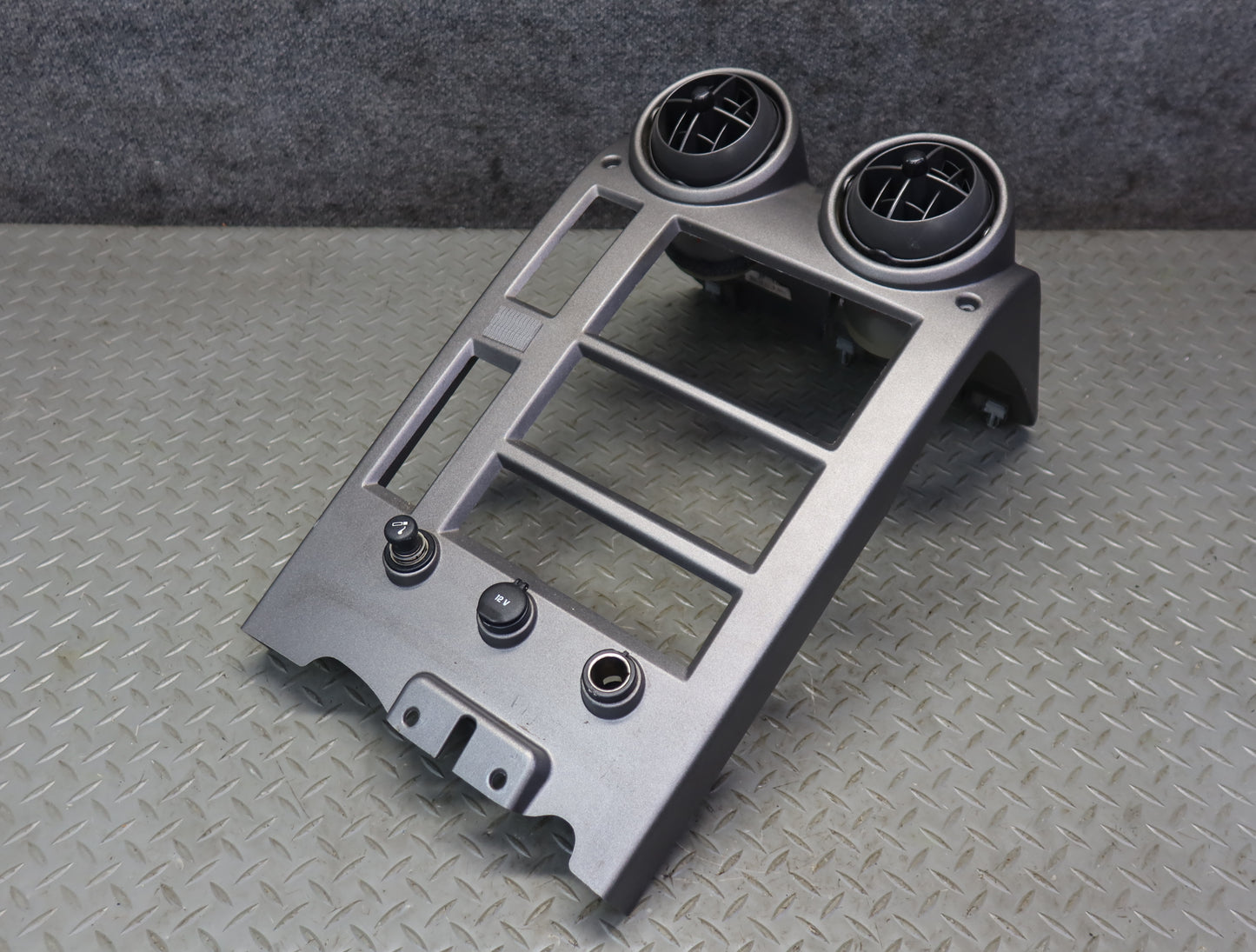 2003-2007 Hummer H2 Dash Front Center Radio Trim Bezel Cover Panel w Air Vents
