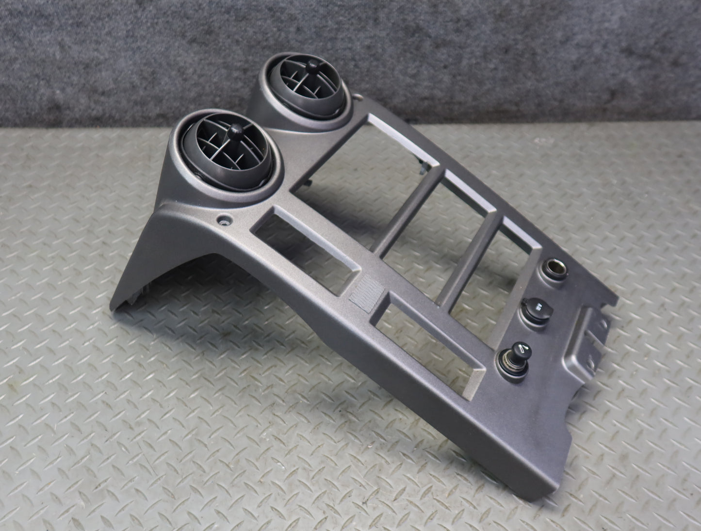 2003-2007 Hummer H2 Dash Front Center Radio Trim Bezel Cover Panel w Air Vents