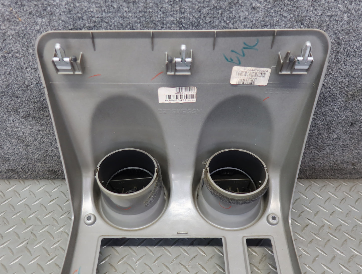 2003-2007 Hummer H2 Dash Front Center Radio Trim Bezel Cover Panel w Air Vents