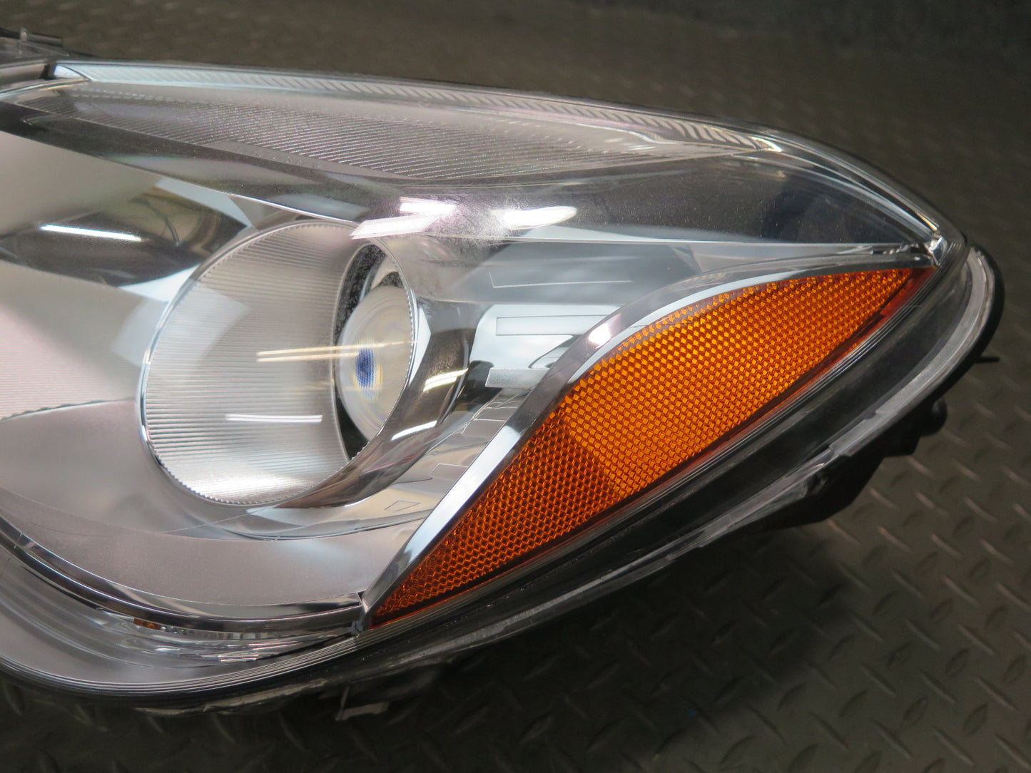 2012-2016 Mercedes R172 SLK Front Left Driver Side Halogen Headlight Lamp