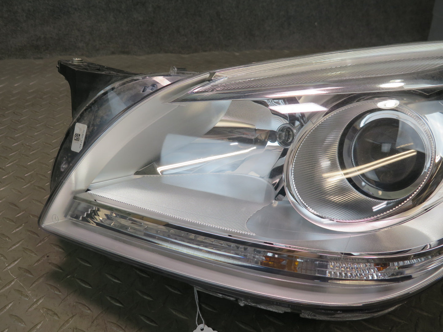 2012-2016 Mercedes R172 SLK Front Left Driver Side Halogen Headlight Lamp