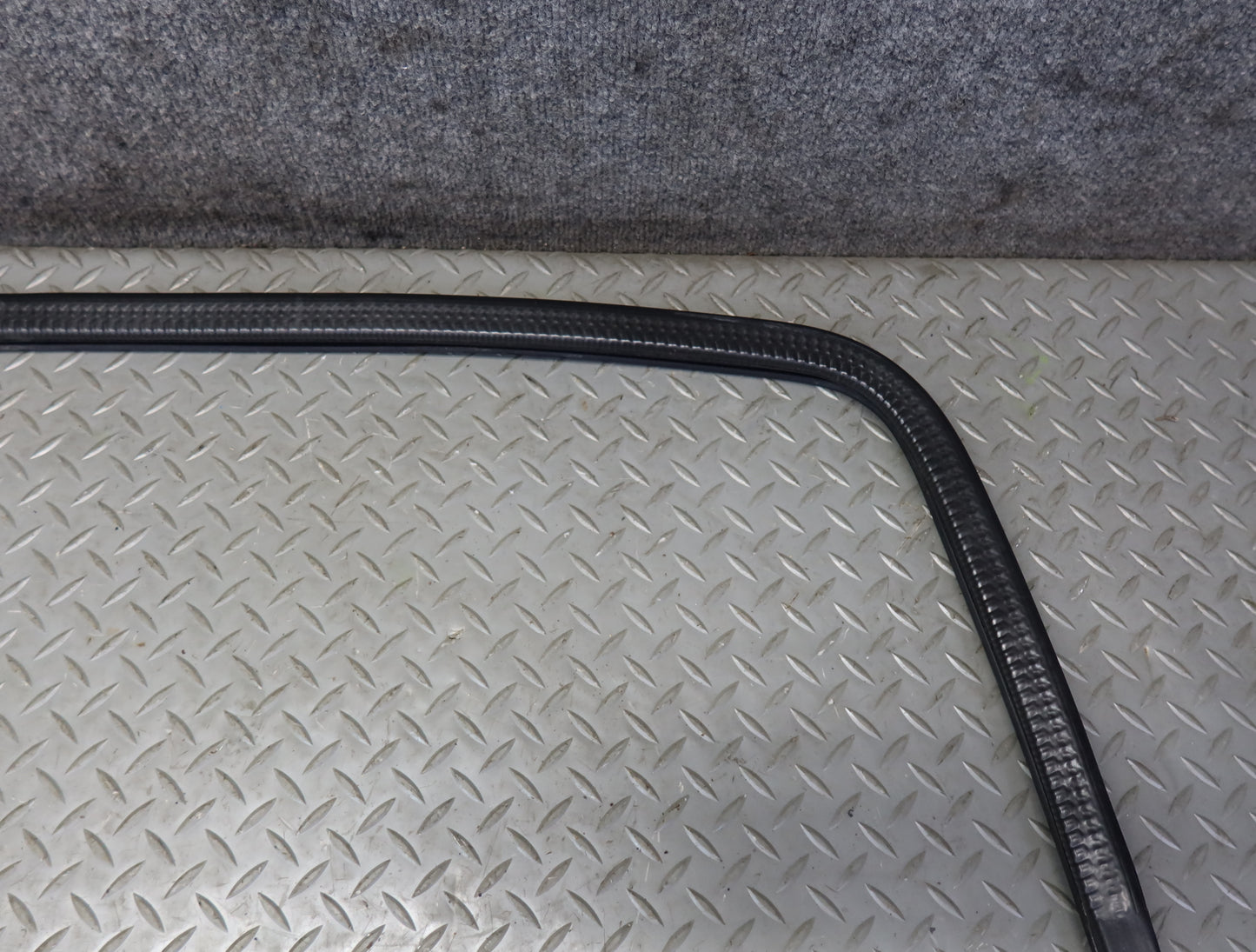 2003-2007 Hummer H2 Rear Left Door Window Channel Weatherstrip Seal Set of 3