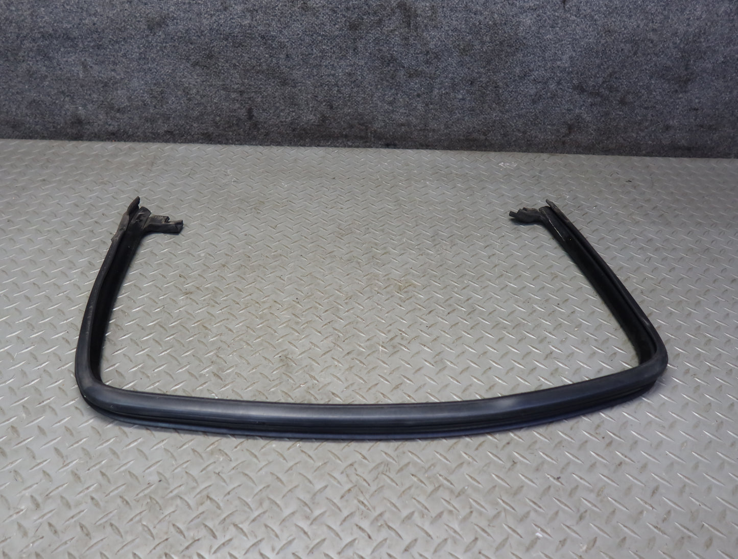 2003-2007 Hummer H2 Rear Left Door Window Channel Weatherstrip Seal Set of 3