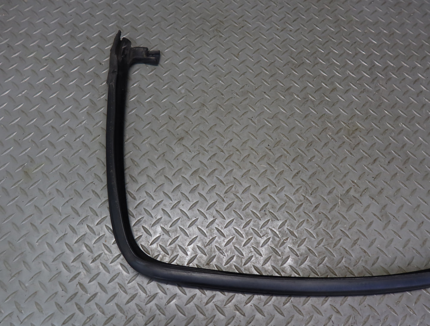 2003-2007 Hummer H2 Rear Left Door Window Channel Weatherstrip Seal Set of 3