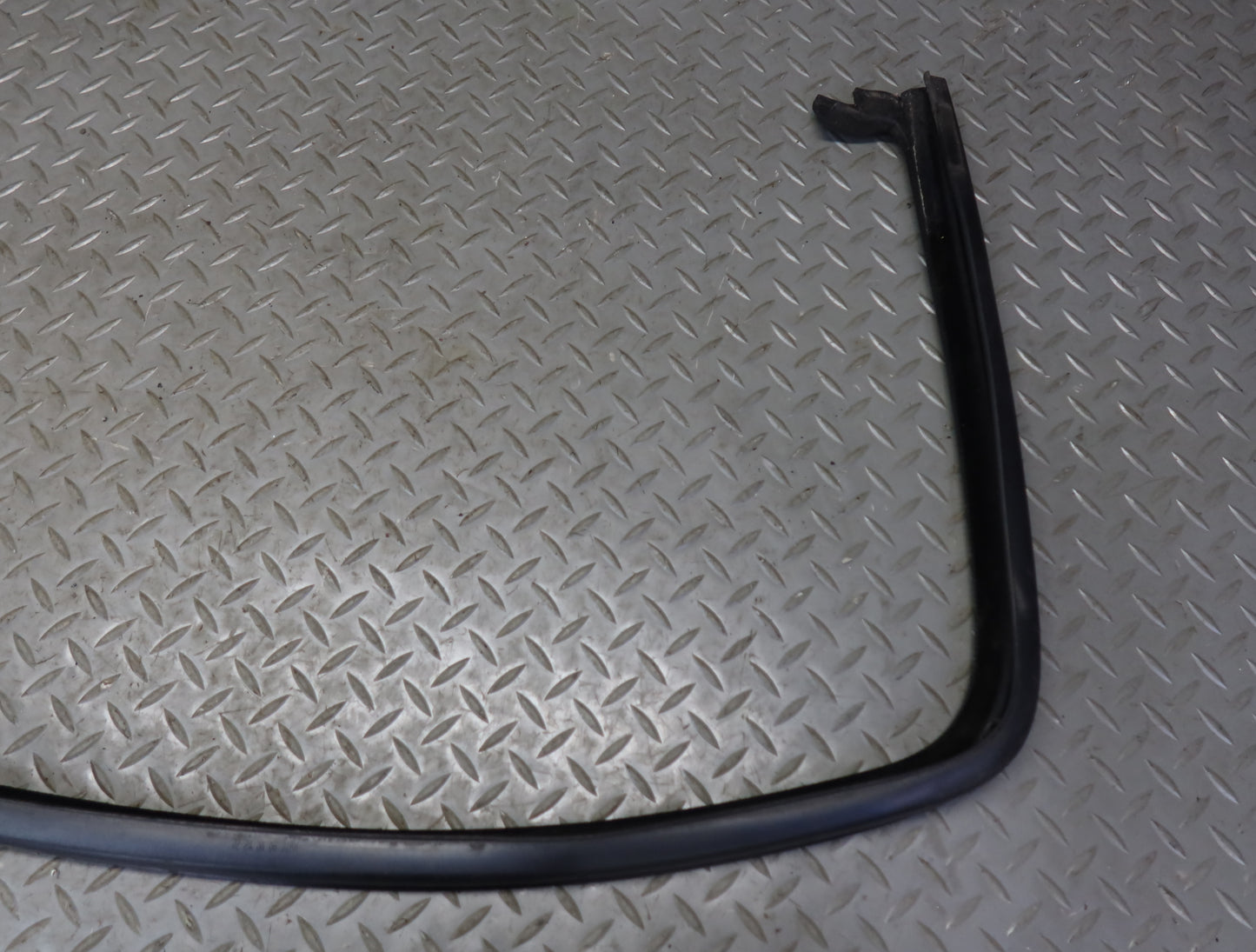 2003-2007 Hummer H2 Rear Left Door Window Channel Weatherstrip Seal Set of 3