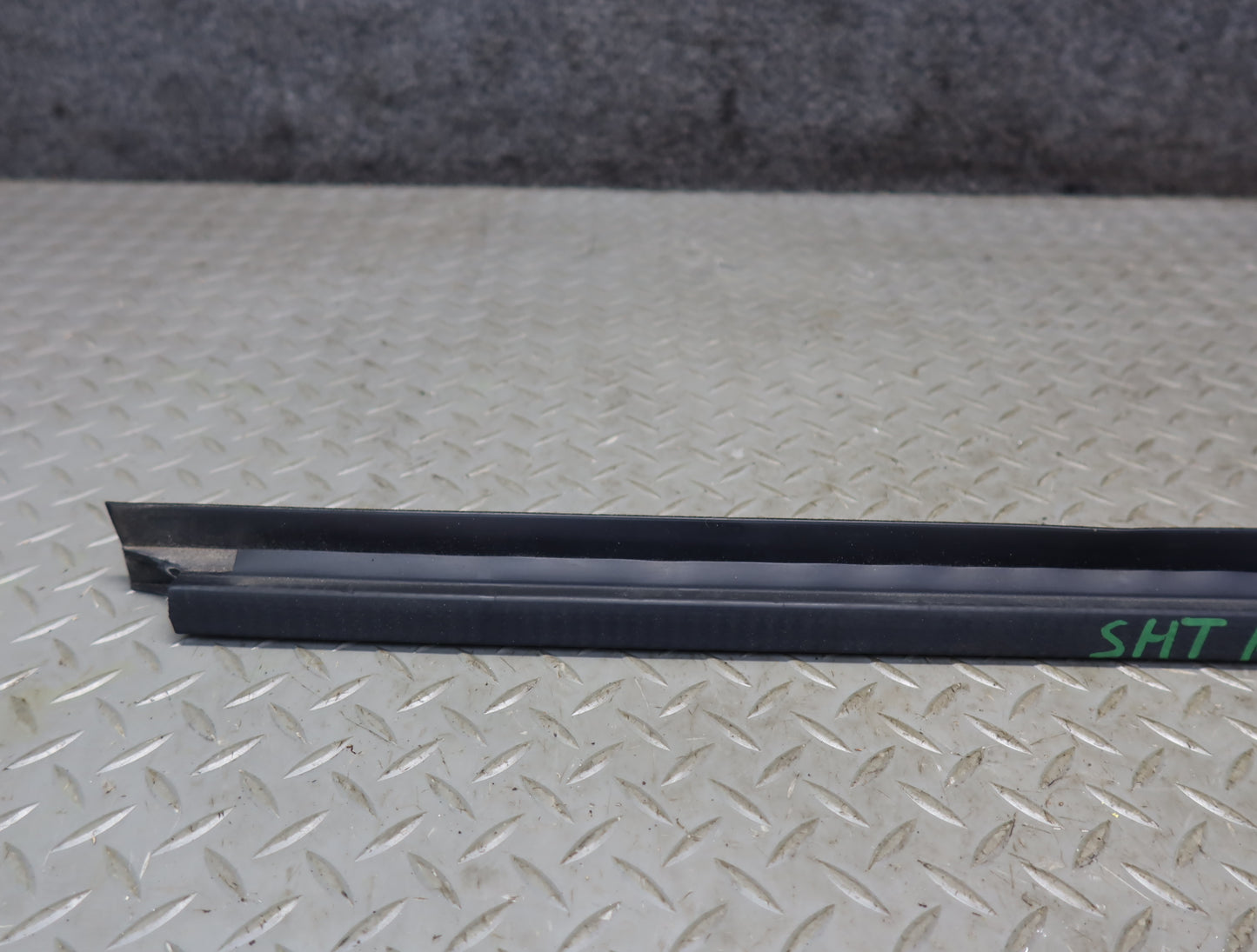 2003-2007 Hummer H2 Rear Left Door Window Channel Weatherstrip Seal Set of 3