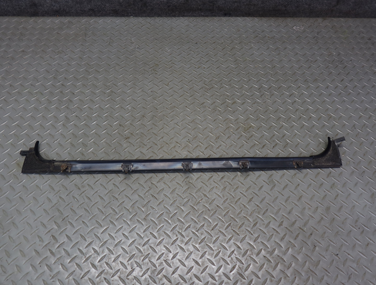 2003-2007 Hummer H2 Rear Left Door Window Channel Weatherstrip Seal Set of 3