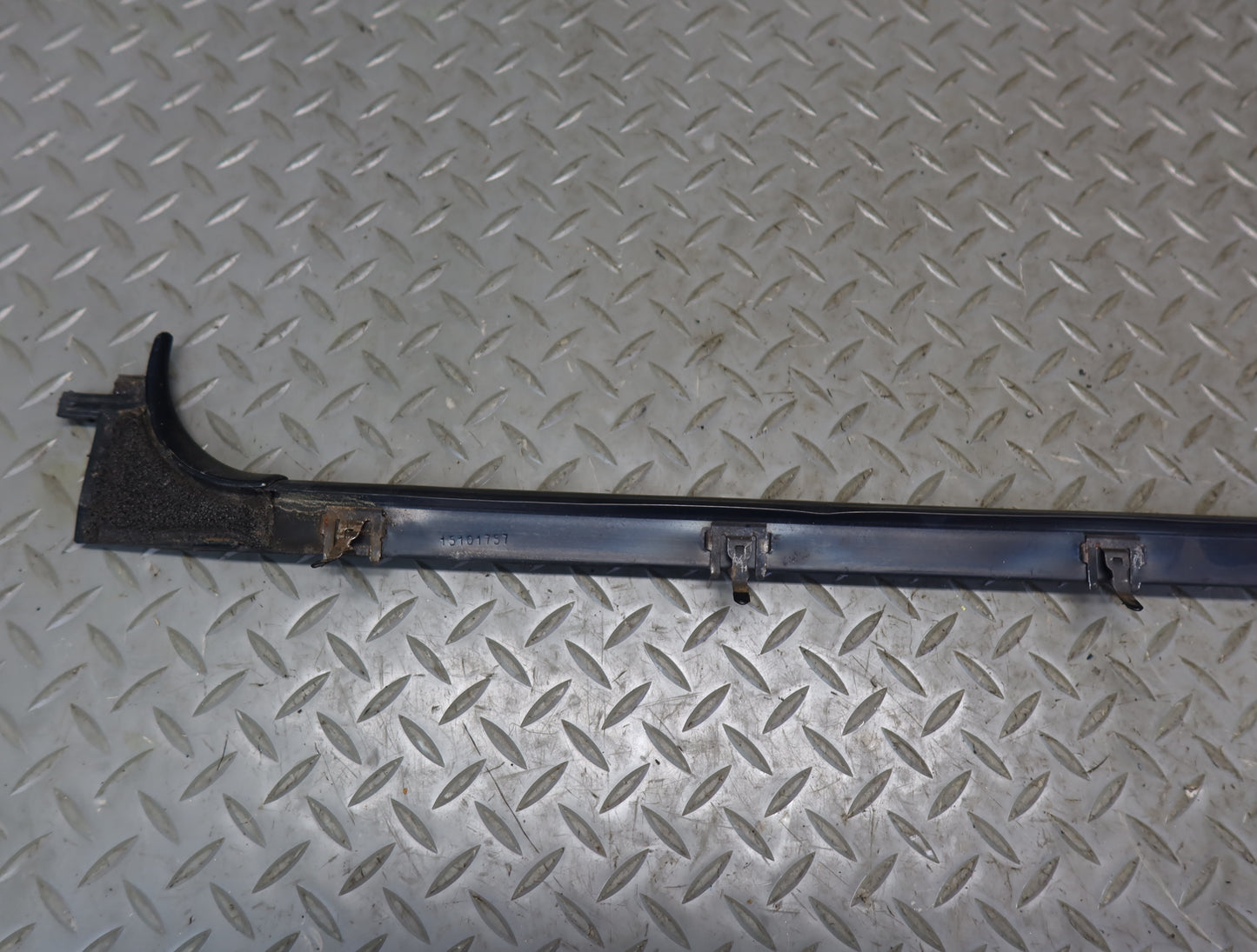 2003-2007 Hummer H2 Rear Left Door Window Channel Weatherstrip Seal Set of 3