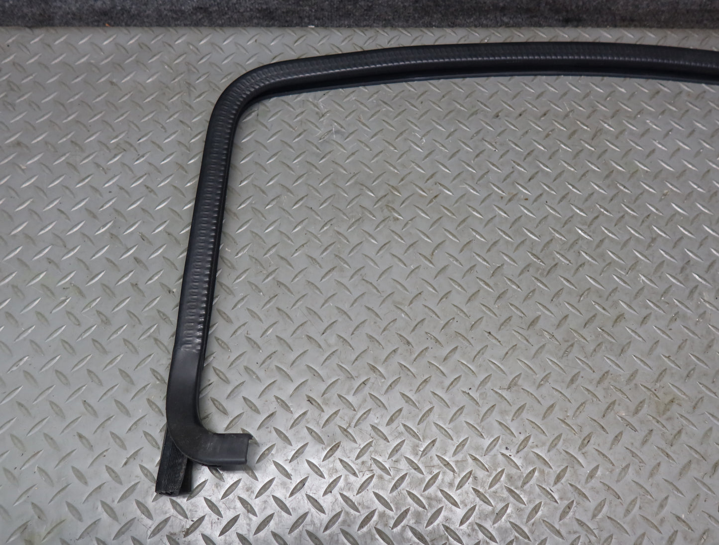 2003-2007 Hummer H2 Front Left Door Window Channel Weatherstrip Seal Set of 3