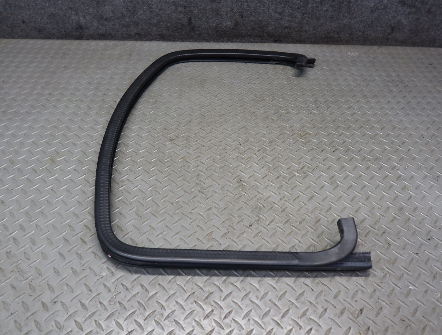 2003-2007 Hummer H2 Front Left Door Window Channel Weatherstrip Seal Set of 3
