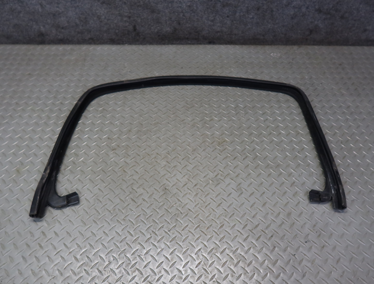 2003-2007 Hummer H2 Front Left Door Window Channel Weatherstrip Seal Set of 3