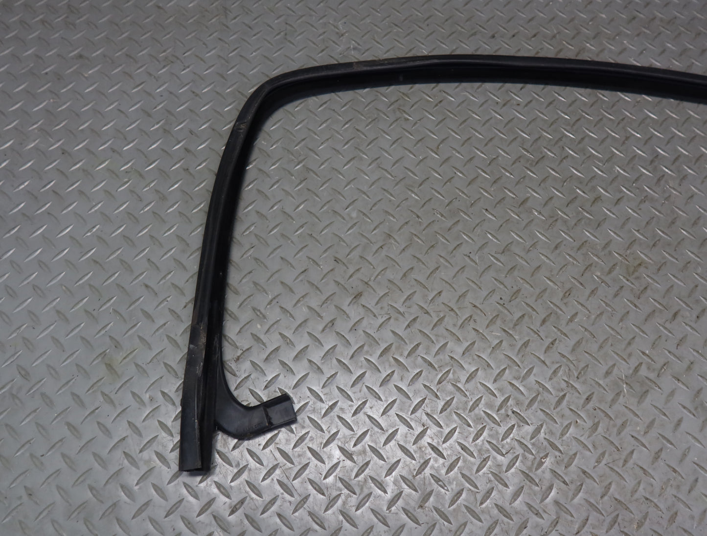 2003-2007 Hummer H2 Front Left Door Window Channel Weatherstrip Seal Set of 3