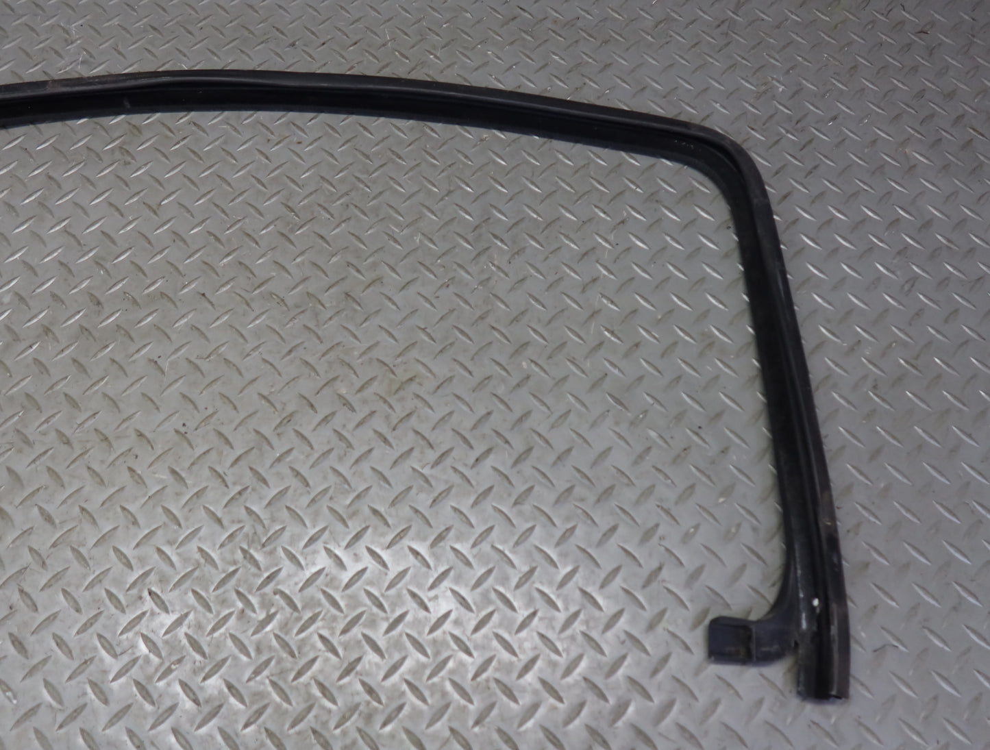 2003-2007 Hummer H2 Front Left Door Window Channel Weatherstrip Seal Set of 3