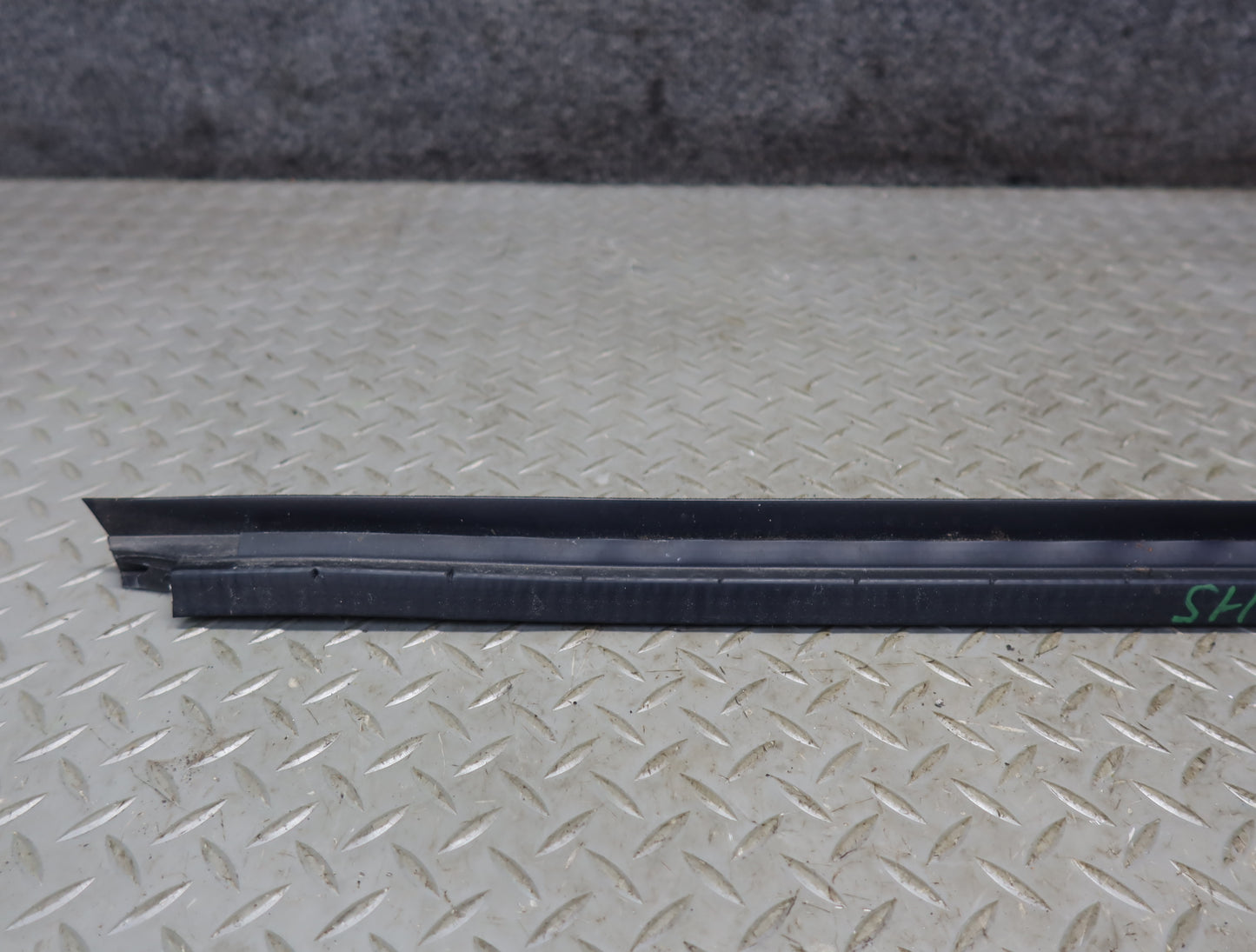 2003-2007 Hummer H2 Front Left Door Window Channel Weatherstrip Seal Set of 3