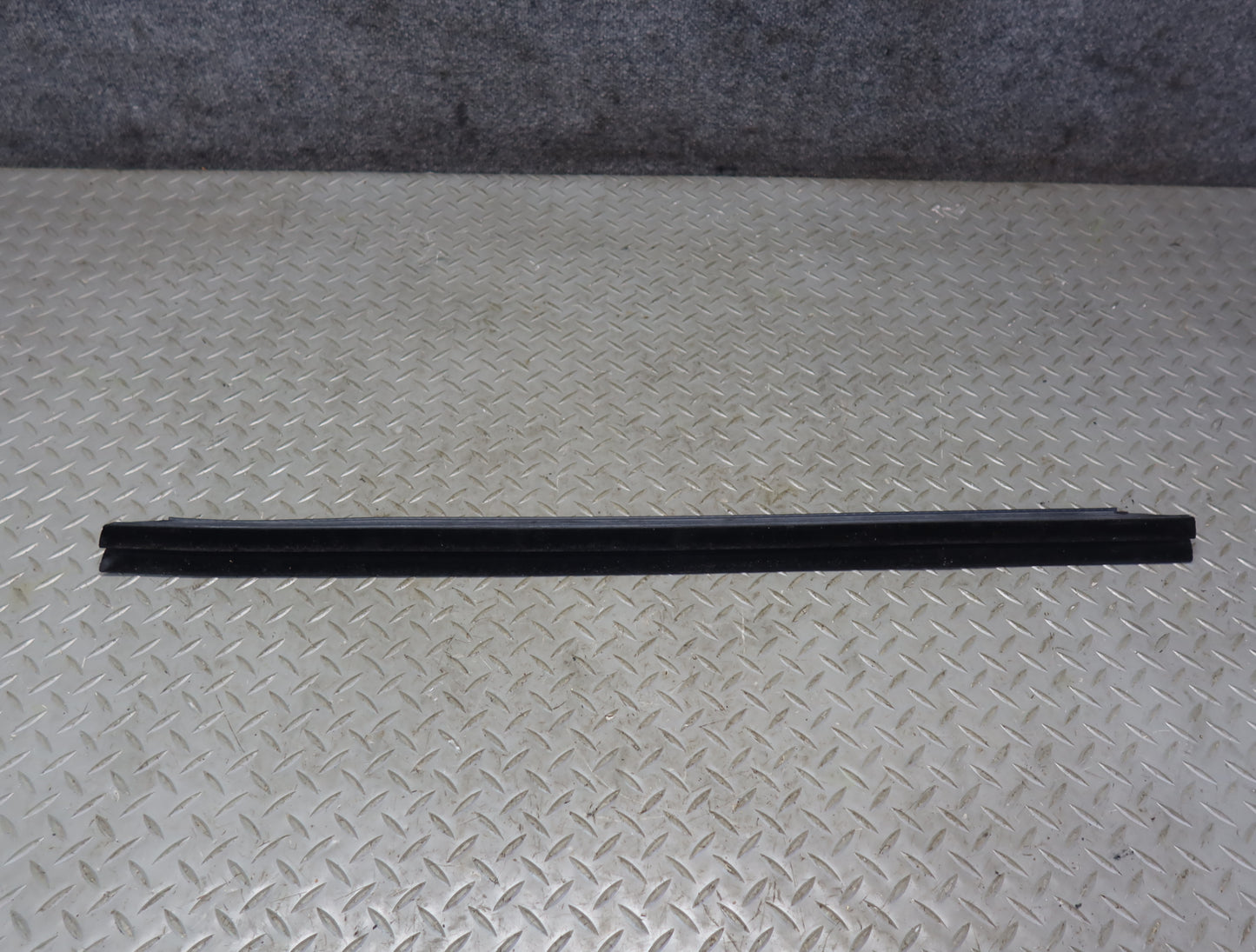 2003-2007 Hummer H2 Front Left Door Window Channel Weatherstrip Seal Set of 3
