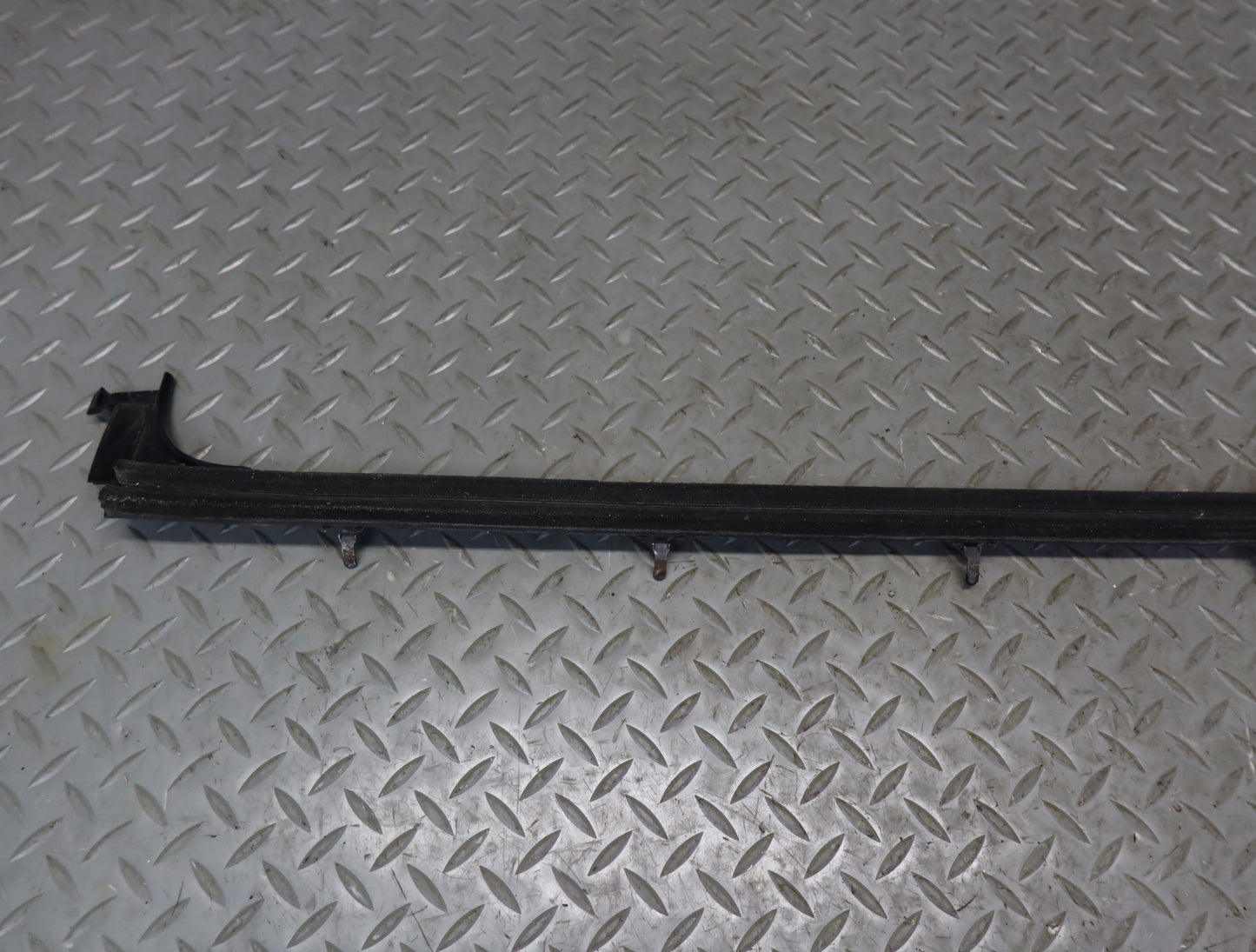 2003-2007 Hummer H2 Front Left Door Window Channel Weatherstrip Seal Set of 3
