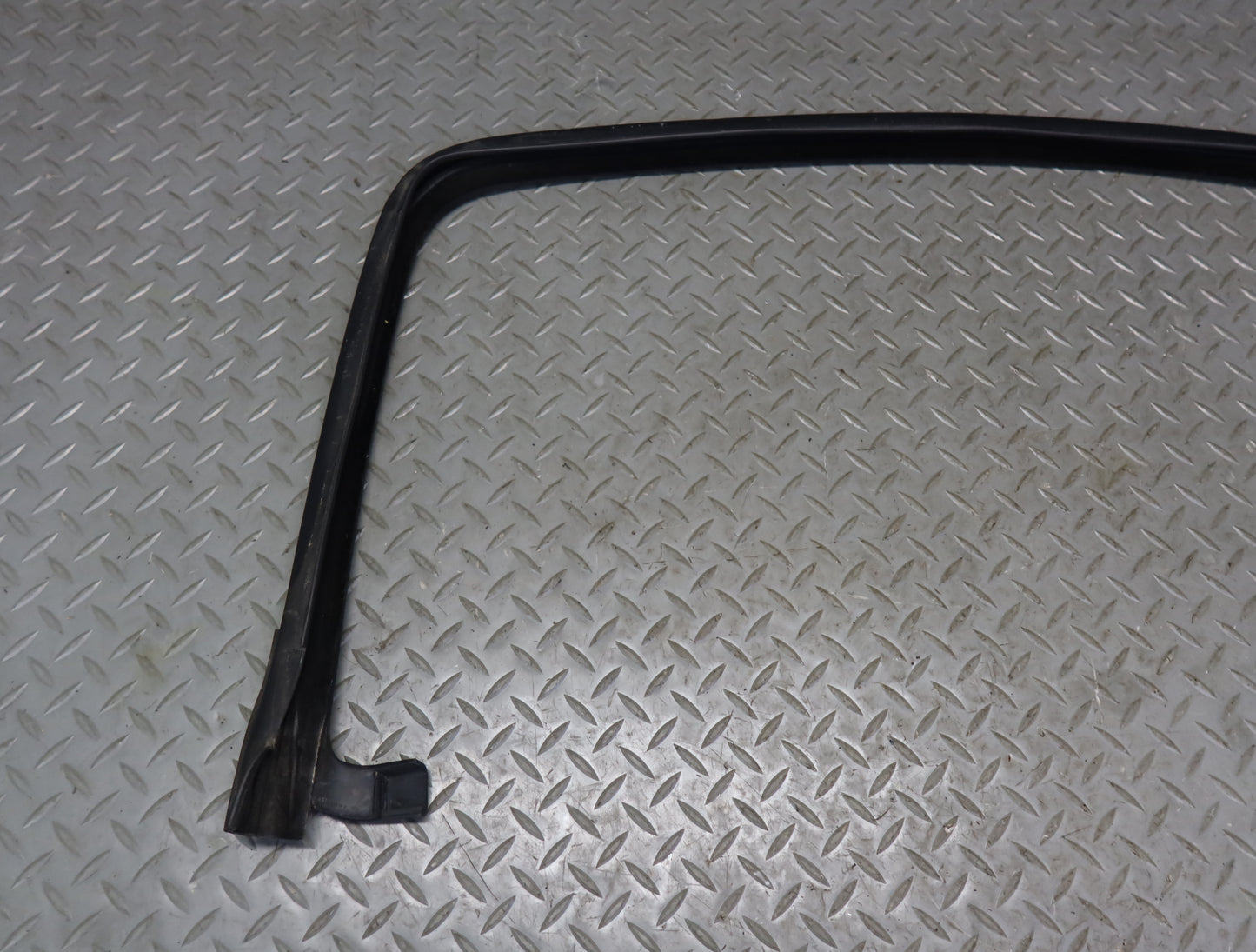 2003-2007 Hummer H2 Rear Left Door Window Channel Weatherstrip Seal Set of 3