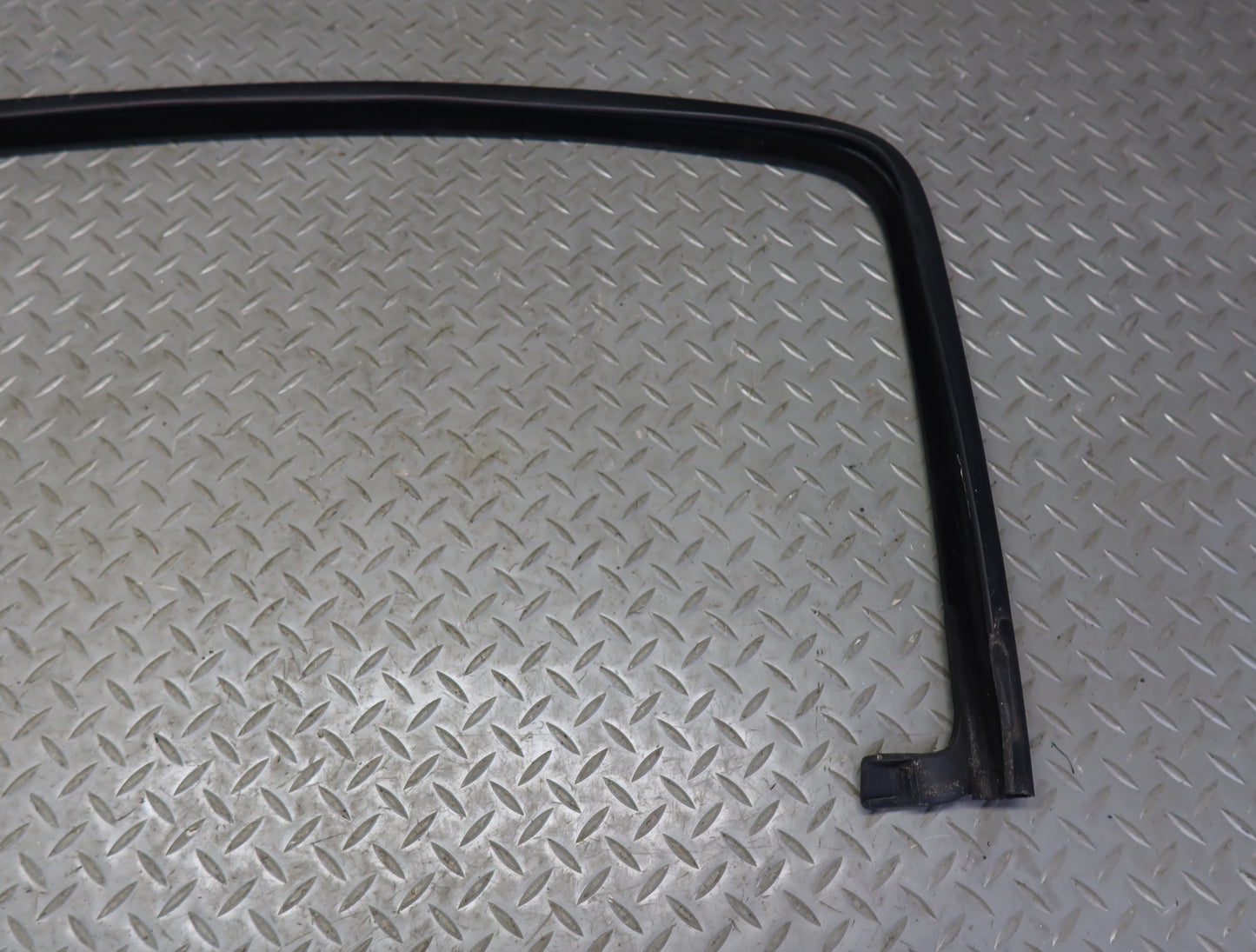2003-2007 Hummer H2 Rear Left Door Window Channel Weatherstrip Seal Set of 3