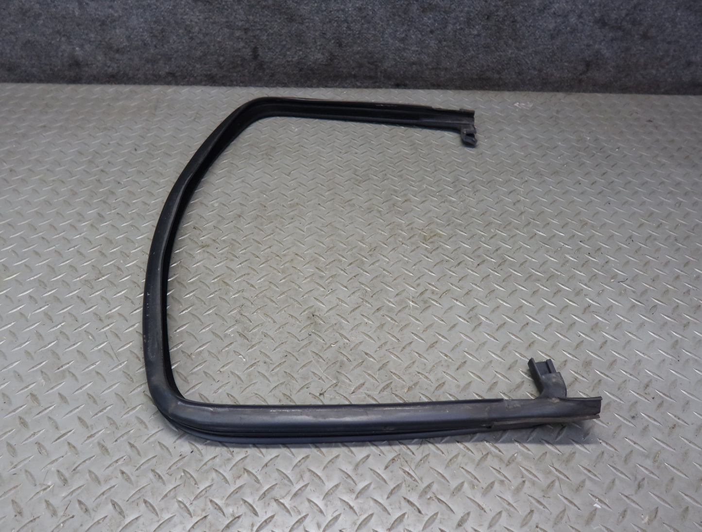 2003-2007 Hummer H2 Rear Left Door Window Channel Weatherstrip Seal Set of 3