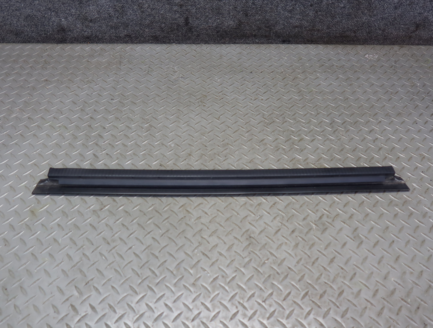 2003-2007 Hummer H2 Rear Left Door Window Channel Weatherstrip Seal Set of 3