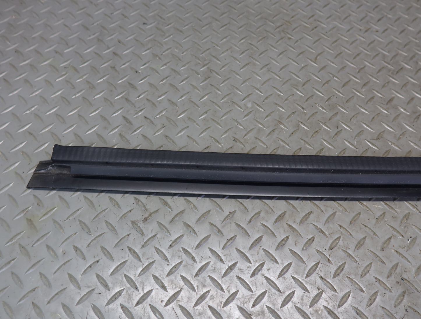 2003-2007 Hummer H2 Rear Left Door Window Channel Weatherstrip Seal Set of 3